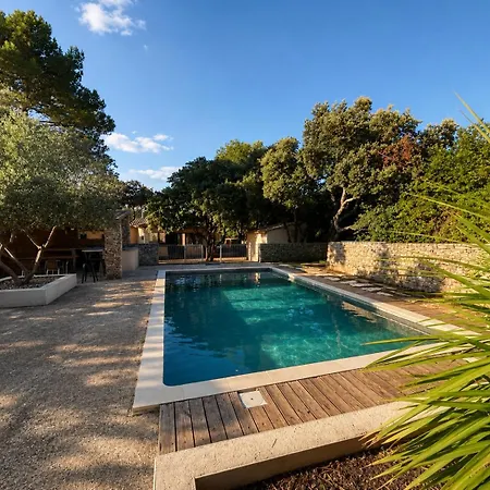 Garrigue Avec Piscine Quartier Planette A *