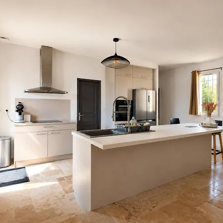 Villa Garrigue Avec Piscine Quartier Planette A Nîmes