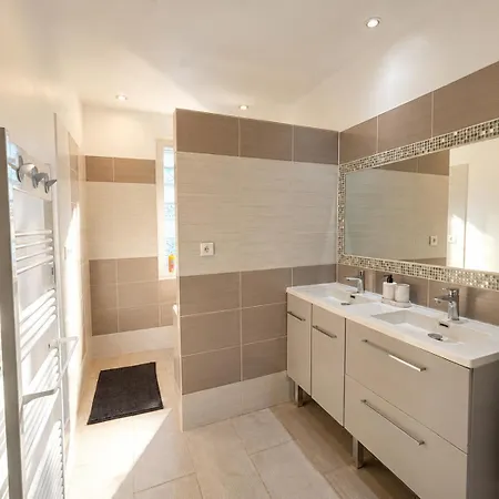 Villa Garrigue Avec Piscine Quartier Planette A Nîmes